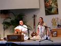 Mantra-Singen: Ayodhya Vasi Ram with/mit Bharata and/und Chitra