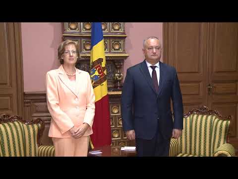 Игорь Додон провел встречу с Юлией Монар  в связи с истечением своих полномочий в нашей стране