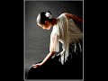 Marina Heredia lanza su segundo trabajo discográfico. La voz del agua , un disco de producción propia que resume la trayectoria cantaora de la granadina, al hilo de los poemas de escritores como Bergamín y Alberti. Contiene un variado repertorio flamenco, aunque también ronda otros géneros como el tango. El cante está acompañado por las guitarras de José Quevedo y Luis Mariano, las percusiones de Paquito González, el piano de Fidel Cordero y el violín de Alexis Lefèvre. El disco ve la luz cinco años después del debut con Me duele, me duele.