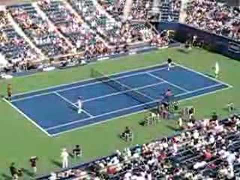 Andy Roddick and Rob Thomas play ...