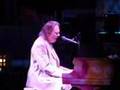 clip video Neil Young A Man Needs A Maid