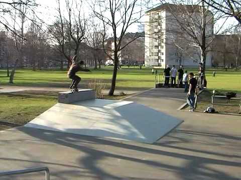 BMX BIKES TRICKS STUNTS CRASHES