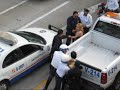 policía y agentes viales unidos contra la ciudadanía