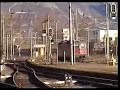 Domodossola - Cambio trazione ed archetti abbassati. Domodossola - Cambio trazione ed archetti abbassati.