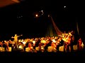 eso es la sinfonia numero 3 -tambien es popular sobre el nombre la eroica- (opus 55) de ludwig van beethoven. aqui el segundo movimiento: la marcia funebre, tocado por la orquesta sinfonica de la ciudad guayana con su director edgar pronio en ternium sidor al 28 de febrero de 2007. lamentablemente mi camera no tenia suficiente espacio de memoria para los ultimos compases; pero sin embargo vale la pena de escuchar el resto.

ludwig van beethovens dritte sinfonie (opus 55) - eroica -, gespielt vom sinfonieorchester der stadt guayana unter der leitung von edgar pronio, am 28. februar 2007 bei sidor. dieses ist der zweite von vier saetzen, der marcia funebre. leider hatte meine kamera nicht genuegend speicherplatz, um den schluss aufzunehmen. trotzdem lohnt es sich reinzuhoeren :d.

ludwig van beethoven's third symphony, the eroica, played by the symphony orchestra of ciudad guayana. this is the second of four movements, the marcia funebre. unfortunately i couldn't record the end, because my camera's memory was full, but it is still worthwile watching the execution of the rest.
musical direction: edgar pronio 
location: sidor, puerto ordaz.

c'est la troisi�me symphonie de ludwig van beethoven. jou� par l'orchestre de symphonie de ciudad guayana. c'est le deuxi�me de quatre mouvements -  l'all�gro. je n'ai tenu memoire pour le fin, mais s'il te plait vois le video, parce que no est trop. 
chef d'orchestre: edgar pronio 
endroit: sidor, puerto ordaz.