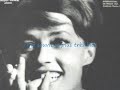 qui flanche
j'me souviens plus tr�s bien...
hommage � cette grande dame