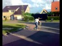 Rick en Jorryt met winkelkarretje