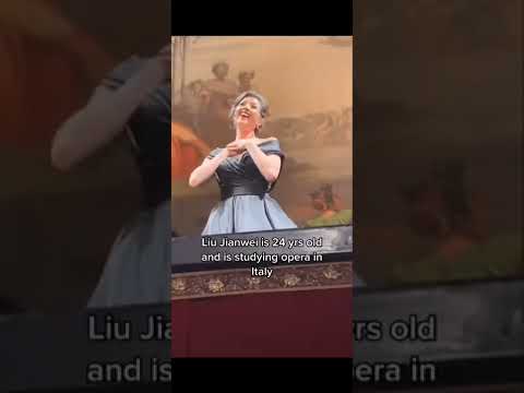 Fan opery dołącza do występu