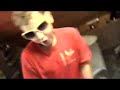 le petit blond au lunette noire