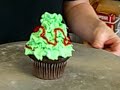 Make a Christmas tree cupcake