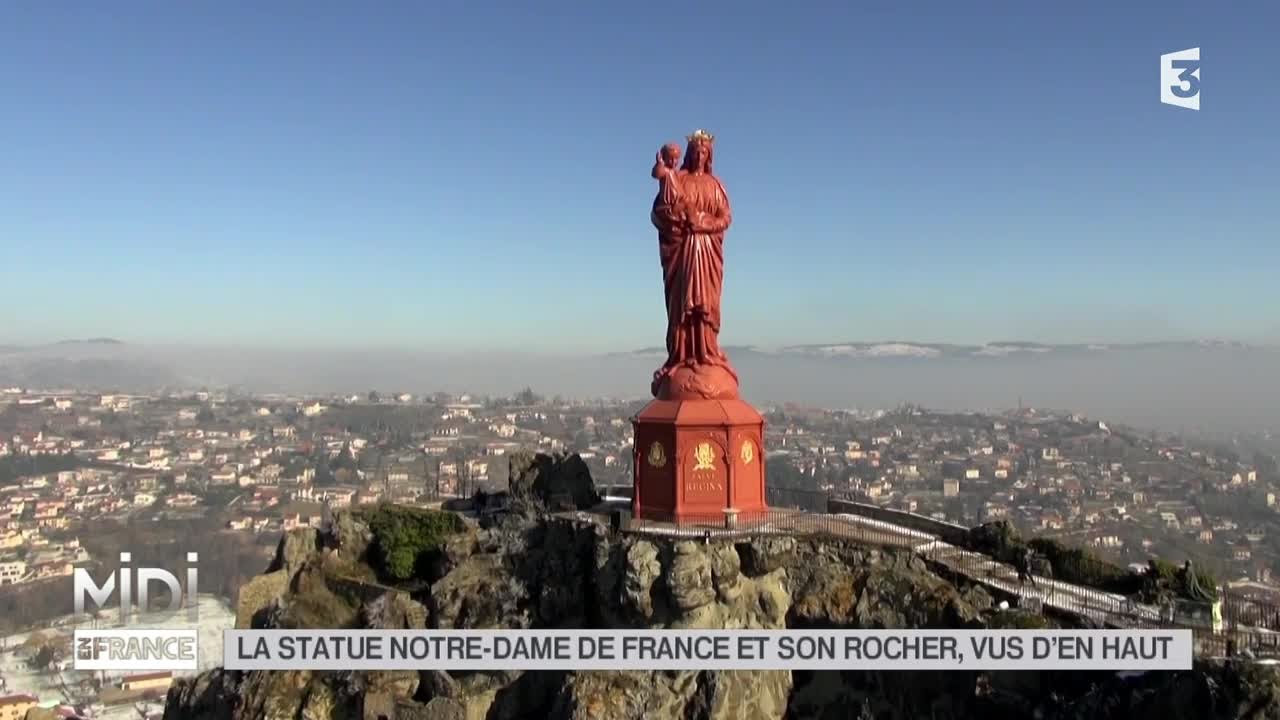 La statue de la vierge vue d'en Haut Midi en France MARS 2015 La statue de la vierge vue d'en Haut Midi en France MARS 2015
