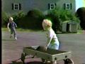 videos de Mom and Ozzie in a wagon Seth plays tennis (part 1)