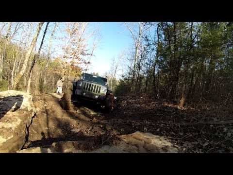 Built Jeep JKU Having Trouble Muddy Rock Crawling