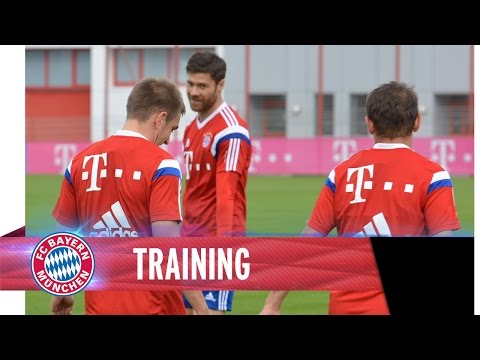 FCB Training with Xabi Alonso, Philipp Lahm & Co.