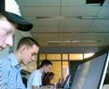 dit wordt gedaan op het roc mn was onze jaarafsluiting van 2006 met meer dan 20 man lekker elkaar afknallen in cod2 kijk hoe gefixeerd deze heren zitten te gamen de reacties :p en de scheldpartijen whahaha get down ! watch out grenade!!!! 

ditmaal zien jullie hoe vlug vingers zijn :p en hoe luz en dr.phil van zich laten horen.
