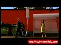Iklan REXONA Internasional ini sebenarnya termasuk terang-terangan tanpa dialog. Digambarkan bahwa ada seorang buta yang hanya dengan mengandalkan penciumannya untuk menemukan tempat untuk membuang sampah. Pada saat ia berjalan sambil membawa kantung plastik sampah ternyata ia melewati tempat pembuangan sampah yang sebenarnya malah menaruh plastik itu di depan seorang wanita.Ternyata yang dimaksudkan dalam iklan ini adalah si wanita tersebut memiliki BB (bau badan) yang kurang menyenangkan karena tidak menggunakan REXONA.No wetness, no odors........REXONAUntuk melakukan download silakan akses ke :MARKETING MADNESS university(http://scylics.multiply.com)