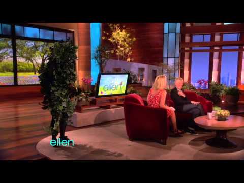 applegate - For one of Ellen's best scares, a staff member hid onstage until the perfect moment -- and gave quite a scare to Christina Applegate!