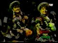 Peruanos ya q son exportos en robar, porfavor respetan la cultura de cada pais. Caporales es un baile origen de Bolivia. This is the dance Caporales from Bolivia. The dance is 100% bolivian, just like Tinku, Diablada, Morenada, Tobas etc. So please drop the bullshit that the dance also belongs to Peru or some other contry. People in other contries may dance it as much as they want but please accept/respect that Caporales is from Bolivia even though the dance is developing in diffrent styles all over the world. Bolivianos unidos!! Los caporales viene de Bolivia!! !! !!La cancion es de Kjarkas - el ritmo negro.