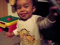 jai 14  mois
ma voix a commence a 4 mois, je commence � chanter en faisant des
 grimaces et dance.