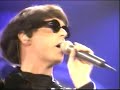 Reparem na dancinha dos ignorantes no palco!