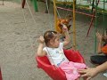 bianca sawulski no parquinho