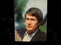 jacques dutronc fut dans les ann�es sixties,le guitariste du groupe 
