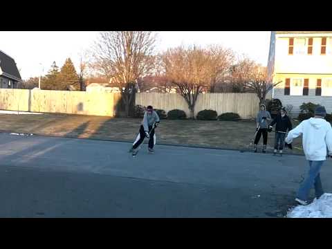 SCORESTREETHOCKEYSHOOTOUT - the best goals of a street hockey shootout.