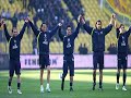http://fr.youtube.com/profile?user=SaRouMaNeTVTürkiye Cumhuriyeti'nin kurucusu Mustafa Kemal Atatürk de Fenerbahçeli'ydi. Atatürk, 10 Ağustos 1928 günü, 3-3 berabere biten Gazi Kupası maçından sonra üçü Galatasaraylı ve ikisi Fenerbahçeli olan beş kişinin önünde aynen şunları söyledi: 