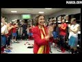 La reina Sofia visita el vestuario de La Roja