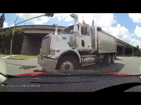 Truck runs red light and causes crash. - Brisbane