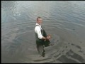 Remise à l'eau d'une carpe d...