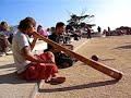 Digeridoo speler in Park Guell (Gaudi) Barcelona