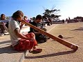 Digeridoo speler in Park Guell (Gaudi) Barcelona