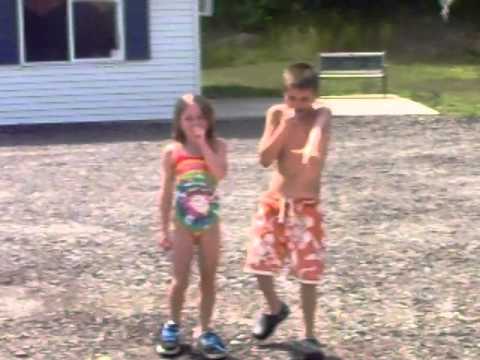 All Amarican Rejects - me and sister dancing to the son gives u hell by all amarican rejects.