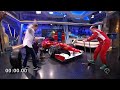 ANTENA3.COM www.antena3.com Cambiamos las ruedas al coche de Alonso con Antonio Lobato. El programa de television líder en España. Antena 3 Television, España, UE.
