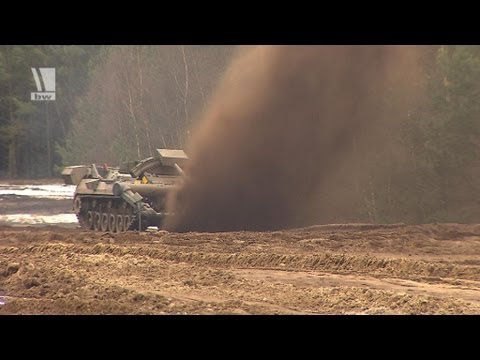 keiler - Der Minenräumpanzer Keiler ist ein Vollkettenfahrzeug¸ das befahrbare Gassen durch Minenfelder schlagen kann. Bei der Pionierlehrkompanie 90 wird er in der A...