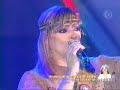 Rocio Banquells canta el tema \"Colores en el viento\"