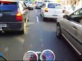 Carro abre porta e quase me pega, no corredor de moto