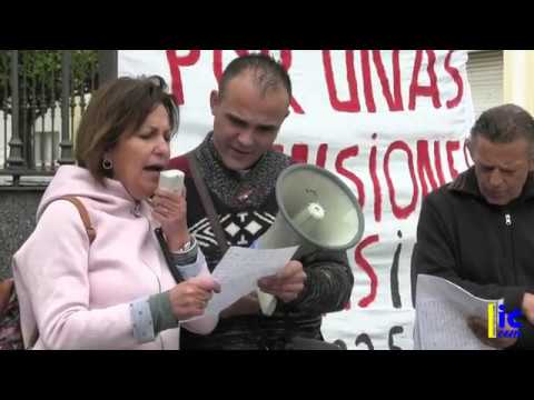 Manifestación de los pensionistas de Isla Cristina en la Plaza de la Paz