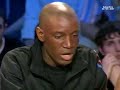 regardez comment ce mécréant qui sait rien de l'islam prétend défendre les musulmans de la 