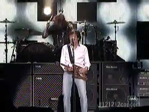 Grohl - The Concert for Sandy Relief at The Madison Square Garden 12.12.12. Macca performs a