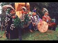 Exelente tema de subVerso , cantado toda la verdad del dia a dia de los peñis que decisieron recuperar sus tierras y como el estado represor los asesina,maltrata ,viola sus derechos y como todas esas barbaridades son respaldadas por la 