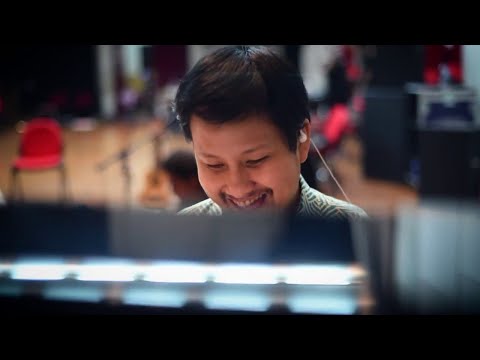 Payung Teduh - Angin Pujaan Hujan (Official Behind The Scene Video) Payung Teduh - Angin Pujaan Hujan (Official Behind The Scene Video)