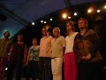 Een presentatie van de Buitenkunst-workshop 'In den Beginne'olv Pim. Zangimprovisatie geïnspireerd op o.a. Corsicaanse zanggroepen. Augustus 2008.