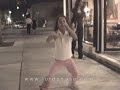 Un video tierno, cuando filmaba lo que era la aperutra del Art Basel Miami 2006 en las calles del Design Disrtict, me encontre con mi ahijada Azul de 6 añitos, y me hizo unos pasitos frente a la cámara, y un poquitín más.Para continuar con mi practica en la edición de videos utilicé esos segundos para darle la sorpresa y crear un video clip y de paso practicar y jugar un poco más con efectos y transiciones.La música elegida es My Girl por Lee Scratch Perry, un tema que ella conoce bien, ya que creo que hubo un tiempo en que la saturé con la canción.Por ahora no sé si le gustó, ya le preuntaré en estos días.