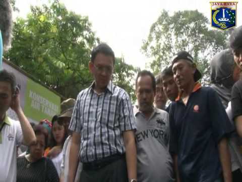 des - 08 Desember 2013 Wakil Gubernur Provinsi DKI Jakarta Basuki T. Purnama Menghadiri Acara Peresmian Pendayagunaan sekaligus Uji Coba Kapasitas Sumur Resapan di...