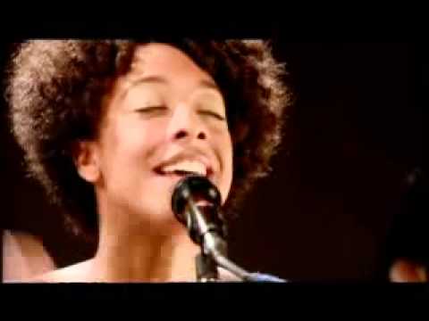 Corinne Bailey Rae Put Your Records On une vidéo Musique