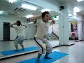 ボールを内またにはさんで行うスクワット