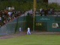videos de Awesome catch by a Ball Girl