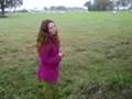 lou et moa qui couron vers les vaches..^^